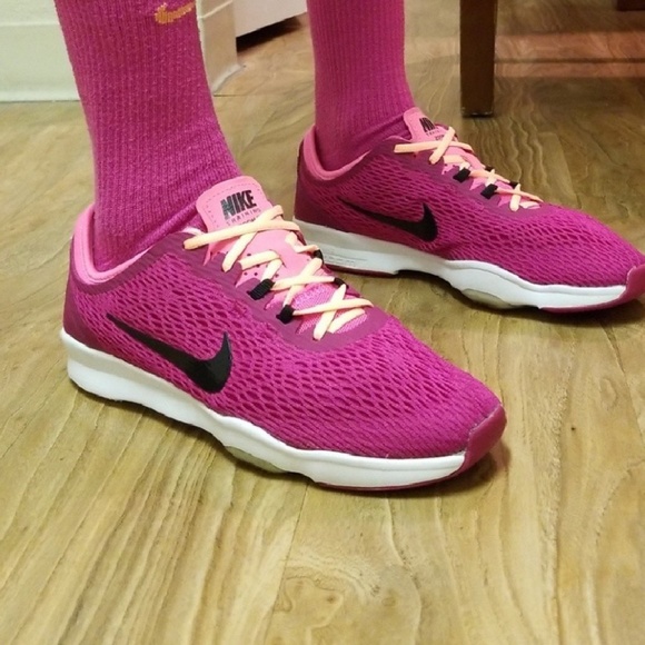 Nike Shoes - NIKE TRAINING ZOOM FIT SZ 7.5